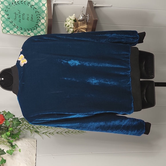 Adore Velvet Floral Reversible Jacket - Picture 5 of 9